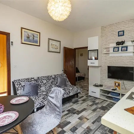 Apartment Lola *
