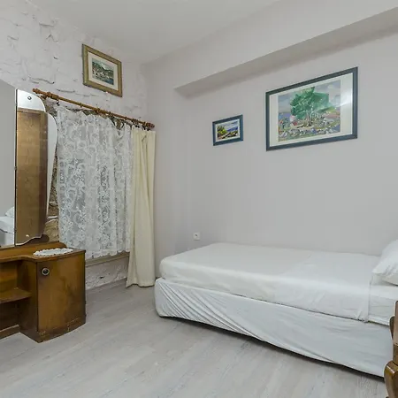 Apartment Lola *
