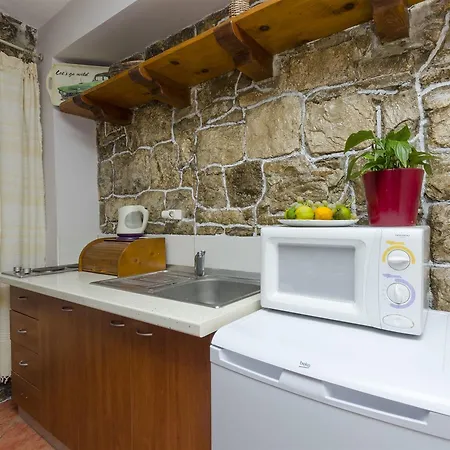 Lola Apartment